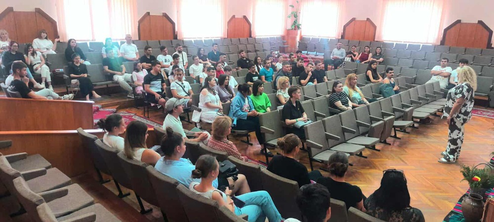 Кандидат-студенти положиха входен тест във филиала на Русенския университет в Тараклия