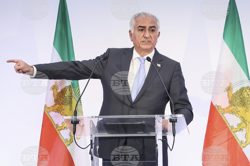 Иранският престолонаследник в изгнание Реза Пахлави отхвърля призивите за промяна на режима в Иран, водена от САЩ