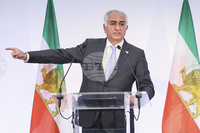 Иранският престолонаследник в изгнание Реза Пахлави отхвърля призивите за промяна на режима в Иран, водена от САЩ