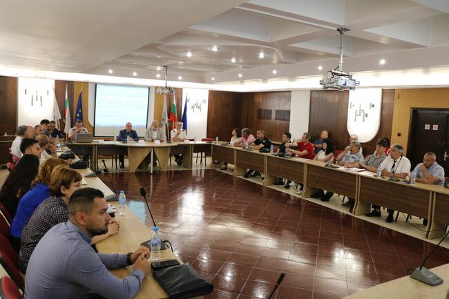 Областният управител Драгомир Драганов свика спешна среща във връзка с повишената опасност от горски пожари в Русенско