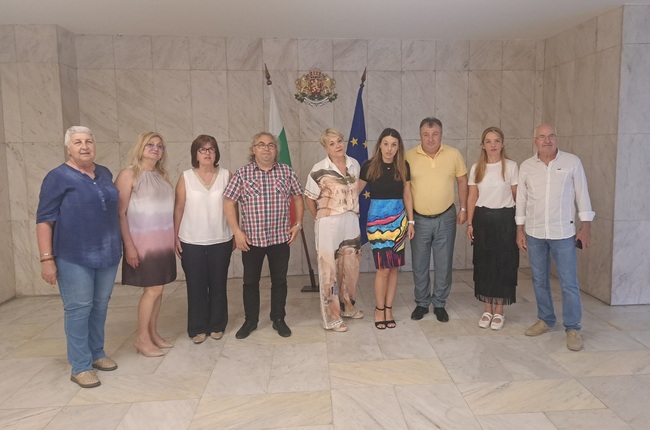 Кметът на Шумен подписа с представители на синдикатите Колективния трудов договор в системата на предучилищното и училищното образование