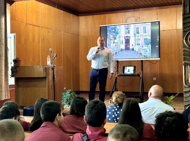 Община Русе: Кампанията на Пенчо Милков за справяне с агресията между подрастващите започна със срещи в три русенски училища