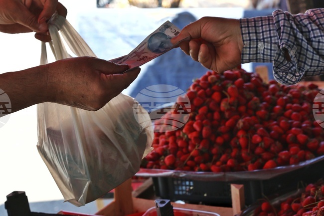 Ново изискване задължава търговците на кварталните пазари в Турция да имат устройства за плащане с карта