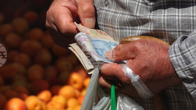 Над 80 процента от турците смятат, че икономическата ситуация в страната им се е влошила през 2025 г., сочи проучване 