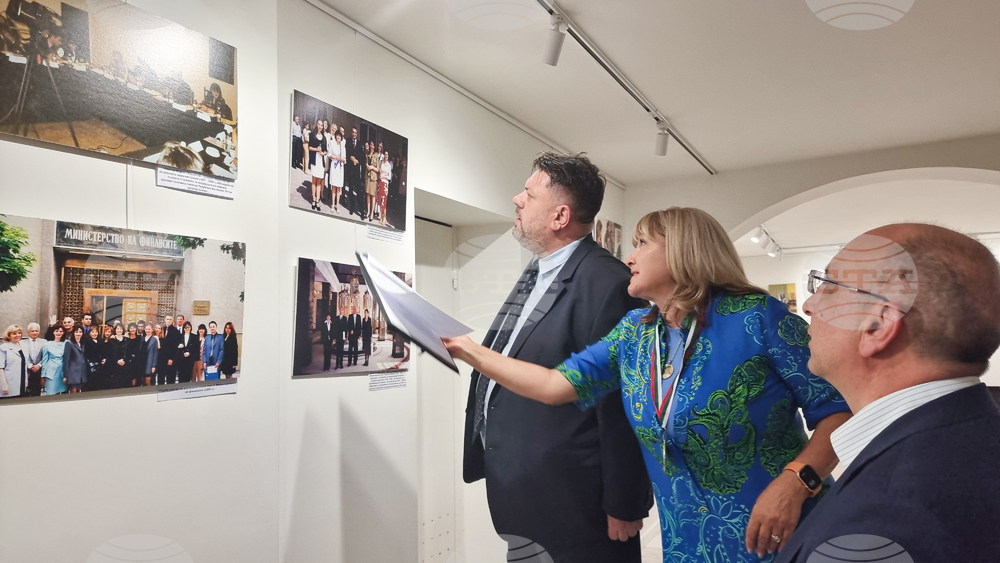 Празник на държавния служител - валидиране на пощенска марка и фотоизложба