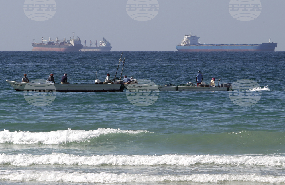 Иран съобщи за танкер, който потъва в Ормузкия проток, след като е бил поразен