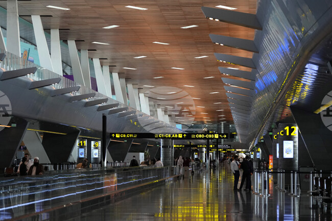 Акциите в компаниите от туристическия сектор се сринаха, след като конфликтът между САЩ и Иран наруши въздушния трафик