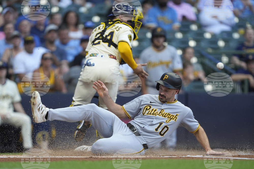 Pirates Brewers Baseball