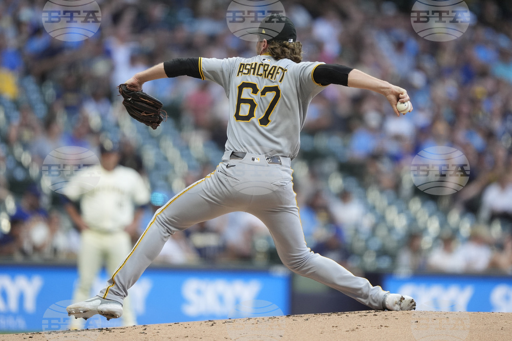 Pirates Brewers Baseball