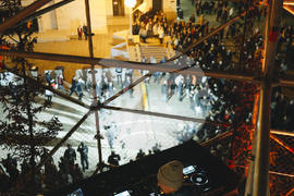 Румъния - Спектакъл с акробатика и светлини събра хиляди на площад "Унири" в Тимишоара, Снимка/ MIHAITOTH@2023