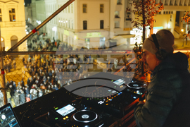 Румъния - Спектакъл с акробатика и светлини събра хиляди на площад "Унири" в Тимишоара, Снимка/ MIHAITOTH@2023