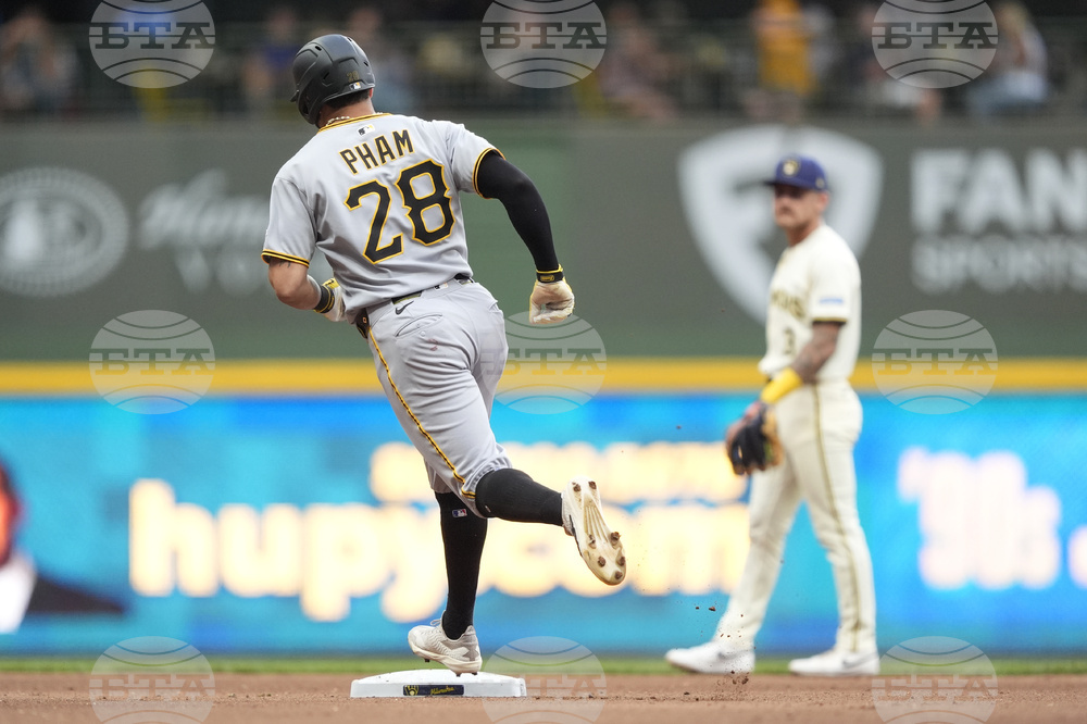 Pirates Brewers Baseball