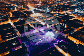 Румъния - Спектакъл с акробатика и светлини събра хиляди на площад "Унири" в Тимишоара, Снимка/ MIHAITOTH@2023