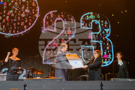 Румъния - Спектакъл с акробатика и светлини събра хиляди на площад "Унири" в Тимишоара, Снимка/ MIHAITOTH@2023