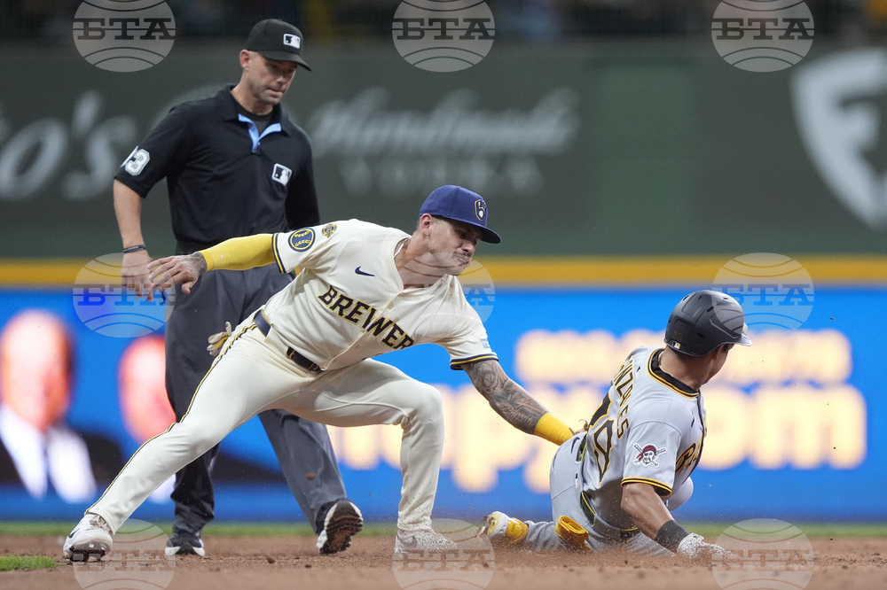 Pirates Brewers Baseball