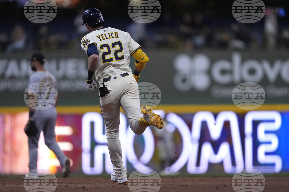 Pirates Brewers Baseball