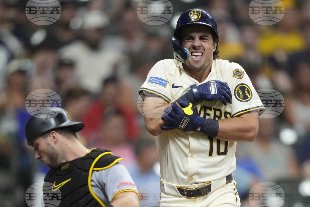 Pirates Brewers Baseball