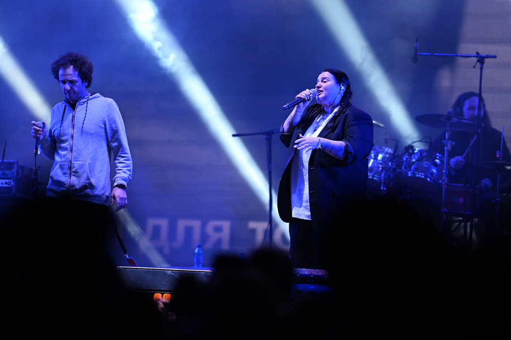 Румъния - Спектакъл с акробатика и светлини събра хиляди на площад "Унири" в Тимишоара, Снимка/ MIHAITOTH@2023