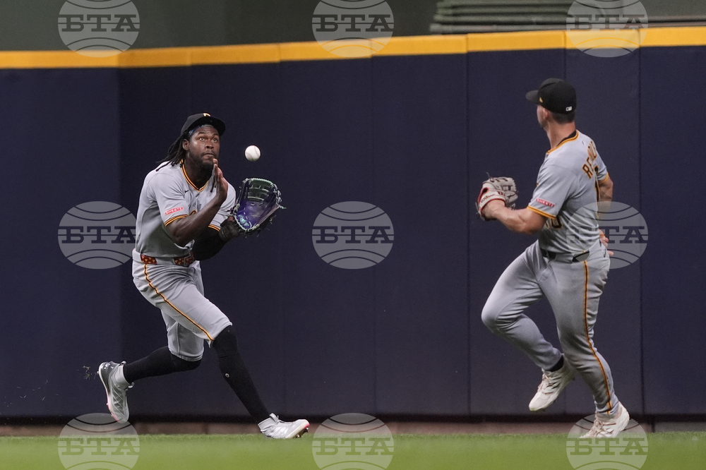 Pirates Brewers Baseball