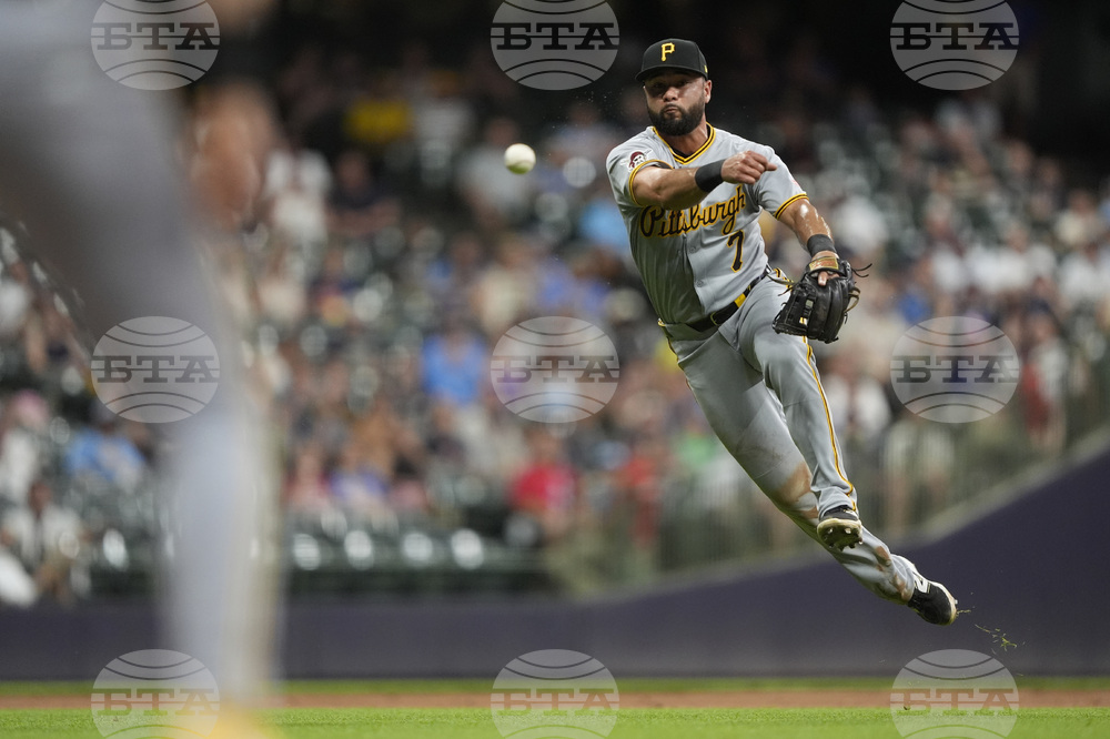 Pirates Brewers Baseball