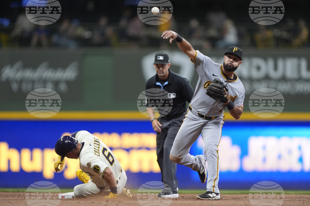 Pirates Brewers Baseball
