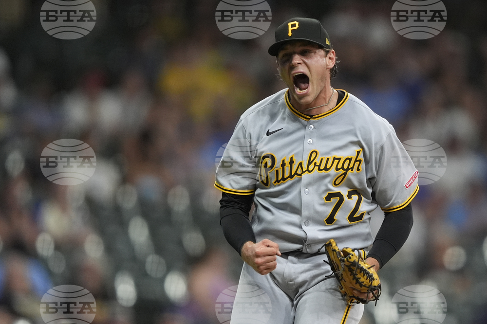 Pirates Brewers Baseball