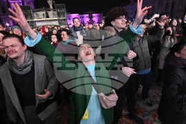 Румъния - Спектакъл с акробатика и светлини събра хиляди на площад "Унири" в Тимишоара, Снимка/ MIHAITOTH@2023