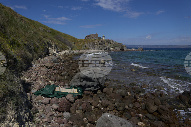 Трима мигранти загинаха след преобръщане на лодка в Егейско море близо до турския бряг