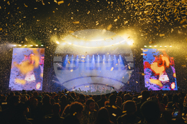 Румъния - Спектакъл с акробатика и светлини събра хиляди на площад "Унири" в Тимишоара, Снимка/ MIHAITOTH@2023