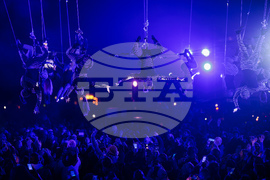 Румъния - Спектакъл с акробатика и светлини събра хиляди на площад "Унири" в Тимишоара, Снимка/ MIHAITOTH@2023