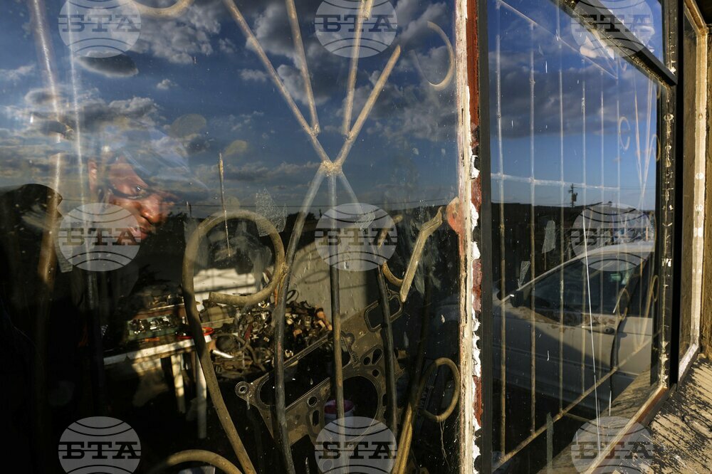 APTOPIX South Africa Township Mechanics