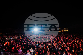 Румъния - Спектакъл с акробатика и светлини събра хиляди на площад "Унири" в Тимишоара, Снимка/ MIHAITOTH@2023