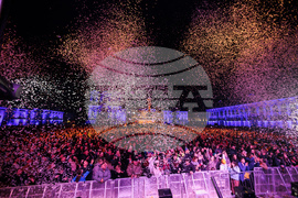 Румъния - Спектакъл с акробатика и светлини събра хиляди на площад "Унири" в Тимишоара, Снимка/ MIHAITOTH@2023