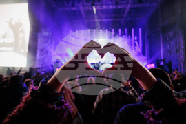 Румъния - Спектакъл с акробатика и светлини събра хиляди на площад "Унири" в Тимишоара, Снимка/ MIHAITOTH@2023