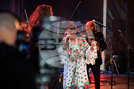 Румъния - Спектакъл с акробатика и светлини събра хиляди на площад "Унири" в Тимишоара, Снимка/ MIHAITOTH@2023