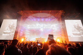 Румъния - Спектакъл с акробатика и светлини събра хиляди на площад "Унири" в Тимишоара, Снимка/ MIHAITOTH@2023