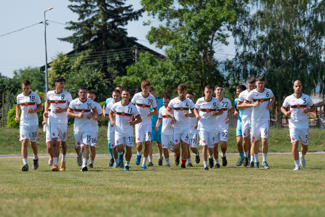 Отборът на АБФ, съставен от играчи без договори, се готви за два контролни мача