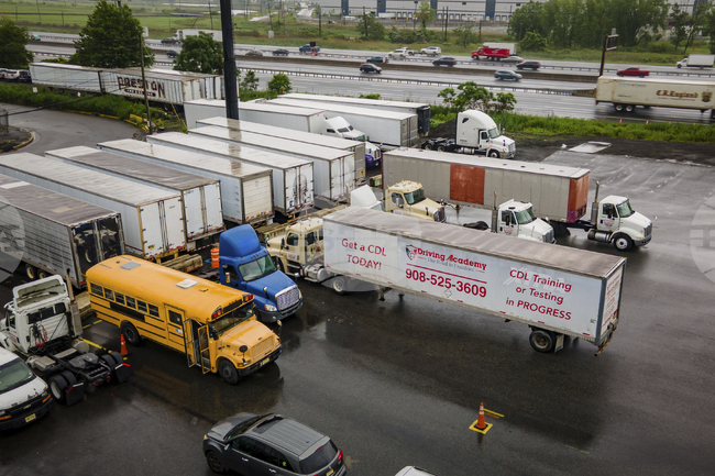 САЩ спират издаването на работни визи на чуждестранни шофьори на камиони