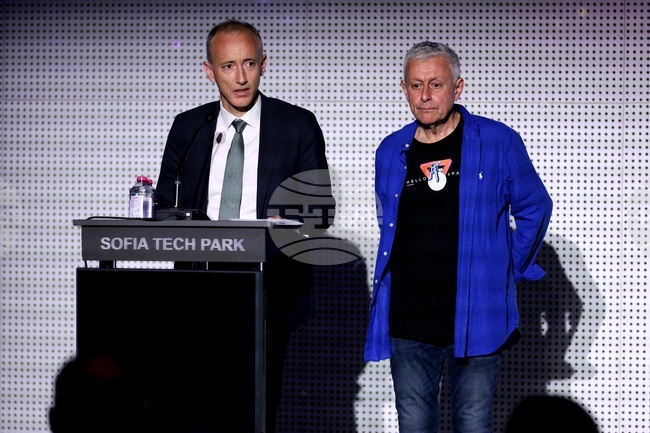 С фестивала "Ало, Космос!" повече български деца ще бъдат интегрирани към идеята за науката и технологиите, каза министър Красимир Вълчев 