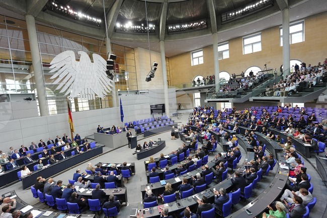 Германия вдигна глобите за нарушаващи реда депутати в Бундестага 