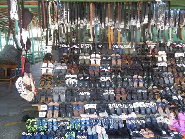 В Пазарджик са иззети общо 160 артикула фалшиви спортни стоки, носещи логото на известни търговски марки