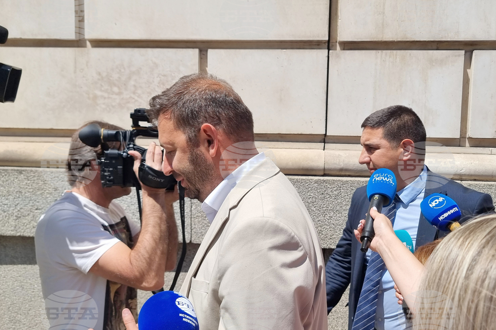 На освободения заместник-кмет на София Никола Барбутов са повдигнати две обвинения, каза адвокат Ина Лулчева