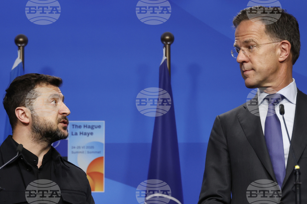 Зеленски каза, че е обсъдил по телефона с Марк Рюте "наличните дипломатически възможности" за слагане край на войната в Украйна 