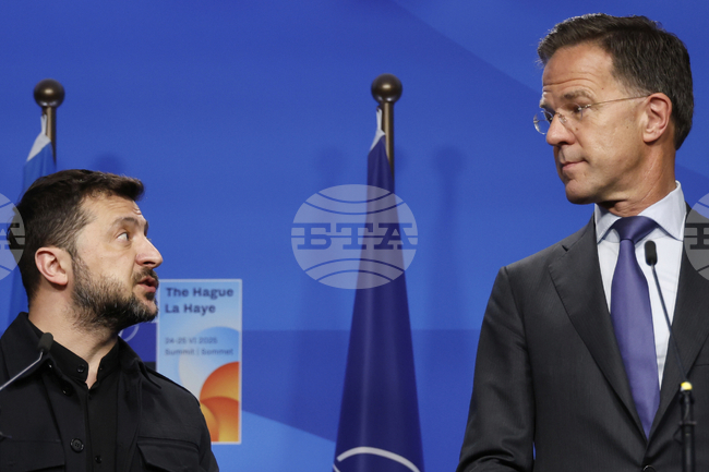 Зеленски каза, че е обсъдил по телефона с Марк Рюте "наличните дипломатически възможности" за слагане край на войната в Украйна 