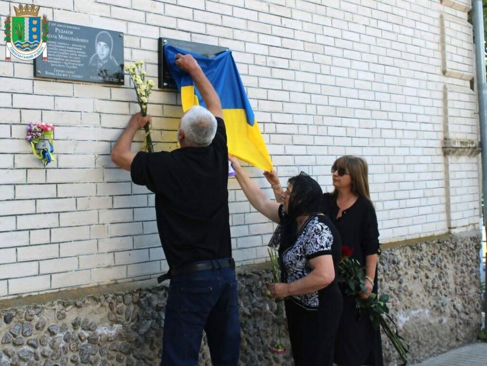 В селище Катлабуг в Измаилски район, Украйна, бе открита мемориална плоча на бесарабски българин, загинал на фронта