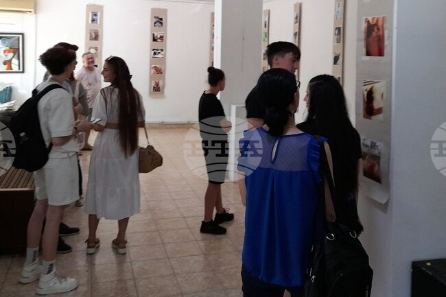 Ученическа фотоизложба „Обектът в обектива“ откриха в Монтана