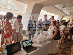 Министърътъ на образованието и науката Красимир Вълчев откри изложението "Панорама на професиите 2025", представящо 40 училища от София под куполите на "Ларгото". Снимка: Димитрина Ветова/БТА