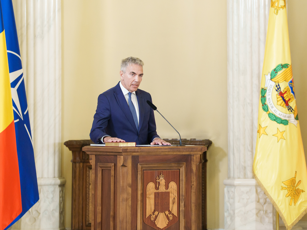 Румънският вицепремиер по реформите на бюджетната система Драгош Анастасиу подаде оставка