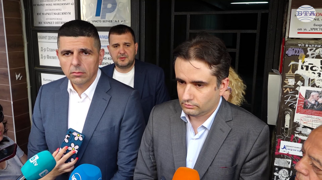 Очакваме колегите от „Продължаваме промяната“ да ни предложат ясен план за съществена промяна в кадровата им политика, каза Божидар Божанов