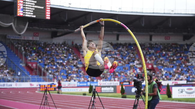Дуплантис направи нова поправка на световния рекорд в овчарския скок